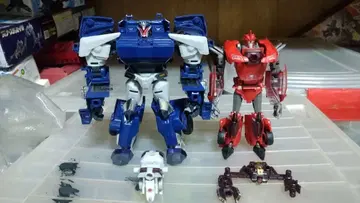 트랜스포머 프라임 워 브레이크다운 메딕 녹아웃