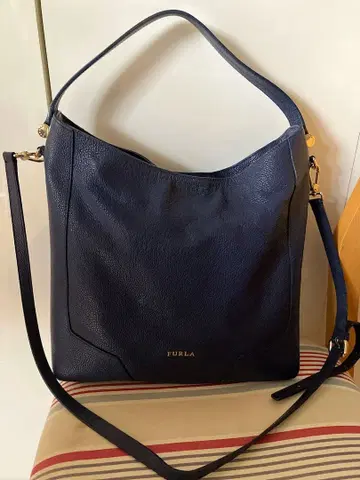 FURLA 네이비 가죽 숄더백