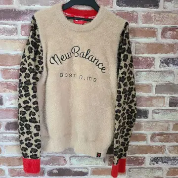 New Balance 레오파드 무늬 스웨터
