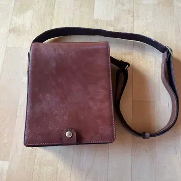 브라운 가죽 숄더백