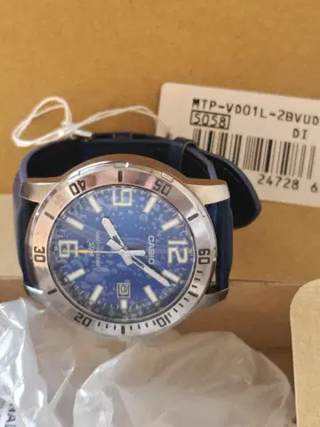 CASIO MTP-VD01L-2BVUDF 남성용 손목시계 미사용과 유사
