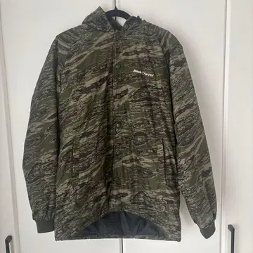 BACKCHANNEL 카모플라쥬 후드 부착 자켓