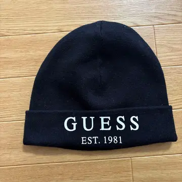 GUESS 블랙 니트 모자