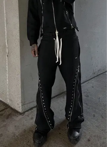 DEMIK 볼란바나나 지퍼 변형 부츠컷 스웨트 팬츠 S