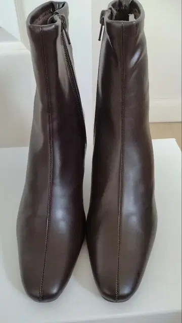 LE TALON 프렌치 스퀘어 핏 숏부츠