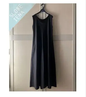 슬로브 이에나 드라이컷 슬리브리스 플레어 원피스