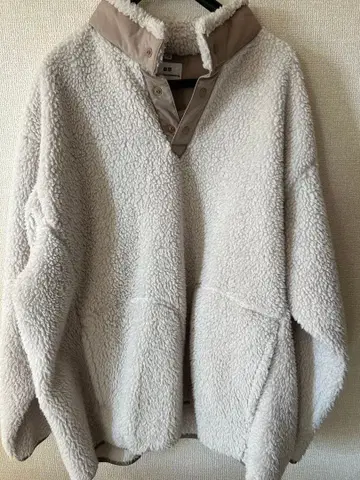 UNIQLO 화이트 마운티니어링 플리스