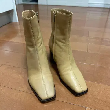 JMMY CHOO 베이지 가죽 스퀘어토 부티 36