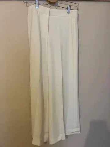 Theory 화이트 드레이프감 와이드 팬츠