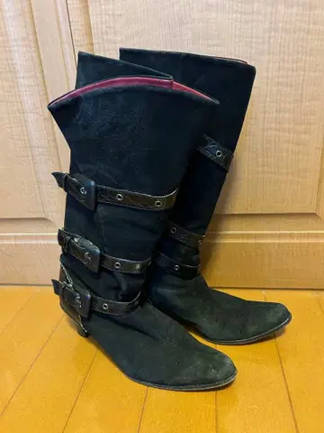 안나수이 23 버클 블랙 스웨이드 부츠