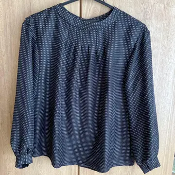 UNITED ARROWS 네이비 도트 무늬 긴팔 블라우스