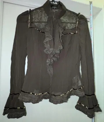 EPOCA 프릴 달린 브라운 셔츠