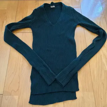 AURALEE 다크 그린 V넥 리브 니트