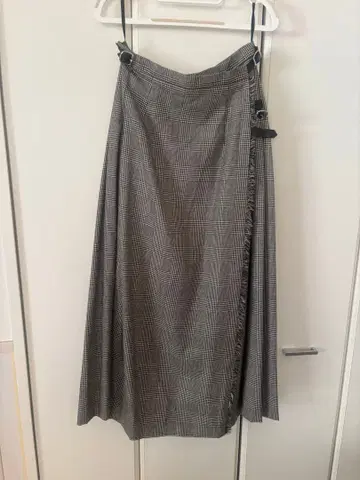 체크 무늬 롱 스커트 사이드 가죽 벨트 포함 오닐 오브 더블린!