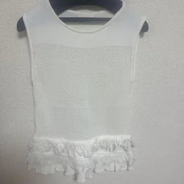 Ballsey 프릴 장식 슬리브리스 니트