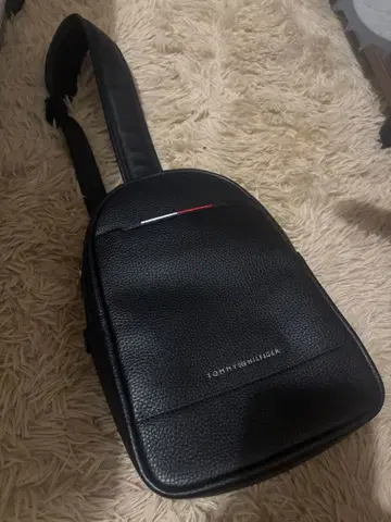 TOMMY HILFIGER 블랙 숄더백