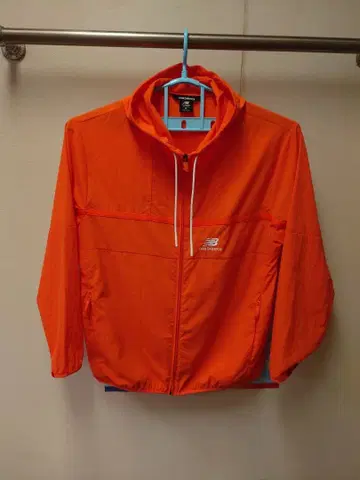 New Balance 후드 부착 나일론 자켓 오렌지