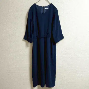 s0585 [유틸리티즘] V넥 칠부 소매 원피스 앞 슬릿 허리밴딩