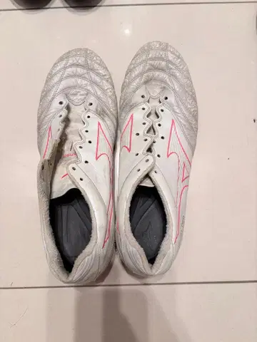 미즈노 축구화 화이트/핑크