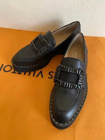 MODE ET JACOMO 비쥬 장식 로퍼