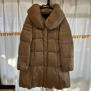 베이지 볼륨 다운 자켓