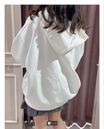 안미르 엠보싱 로고 후드티