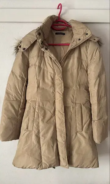 베이지 후드 부착 다운 자켓 M 사이즈 ingni