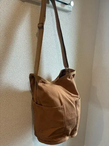 브라운 캔버스 숄더백