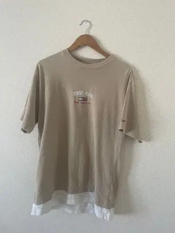 TOMMY JEANS 베이지 T셔츠