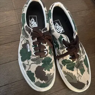 VANS 카모 패턴 로우컷 스니커즈