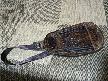 가죽 크로커다일 무늬 슬링백