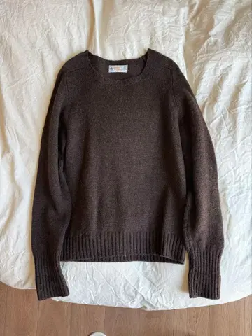 다크 브라운 니트 스웨터 긴팔