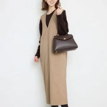 베이지 V넥 오버롤 스커트 슬로브 이에나