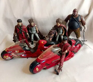 맥팔렌토이즈 AKIRA 피규어 세트