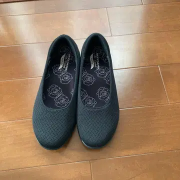 SKECHERS 블랙 슬립온