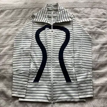 [최종 가격 인하] 룰루레몬 요가웨어 보더 상의 M사이즈