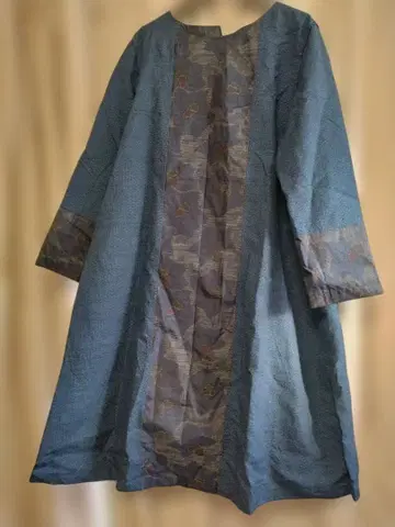 레트로 개성적인 오시마 명주 꽃무늬 소매의 파란색 긴팔 원피스