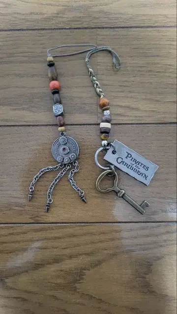 캐리비안의 해적 열쇠 모양 머리 장식 키링 디즈니 레어