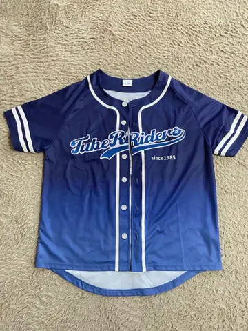 TUBE 40주년 기념 버튼 달린 셔츠와 티셔츠 세트