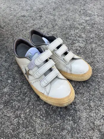 화이트 벨크로 스니커즈 별 마크