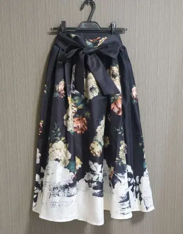 axes femme Nostalgie 허리 리본 로즈 플레어 스커트 블랙