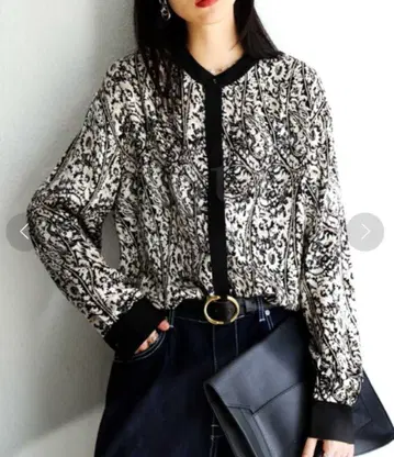 안티카 사라사 패턴 바이컬러 블라우스