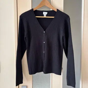 리브 블랙 V넥 가디건