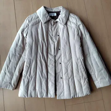 VINVERT 베이지 다운 자켓