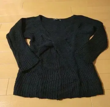 스트로베리 필즈 니트 상의 used