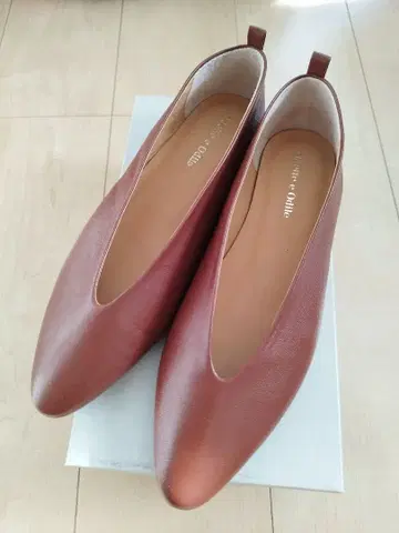 미사용 새상품 오데뜨 앤 오딜 24cm 브라운 플랫슈즈