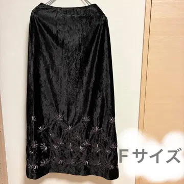 L'EST ROSE 블랙 자수 타이트 스커트 F 사이즈