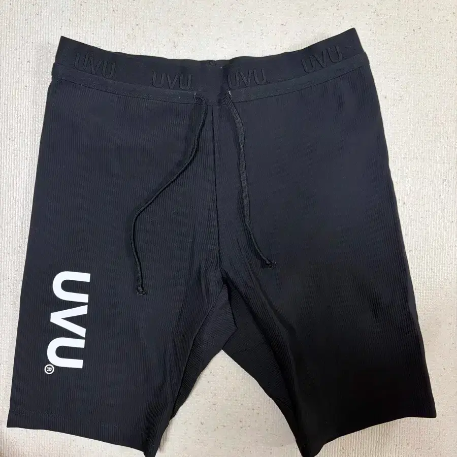 UVU Half Tights Black Large #UVU,#새티스파이,#소어러닝,#디스트릭트