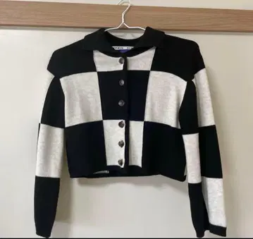 [ CITEN ] 카라 부착 블랙 체크 가디건 니트