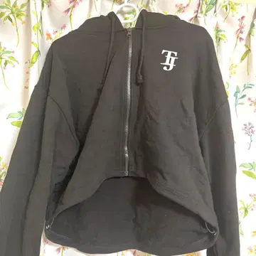 TravisJapan 2025 VIIsual 후드티